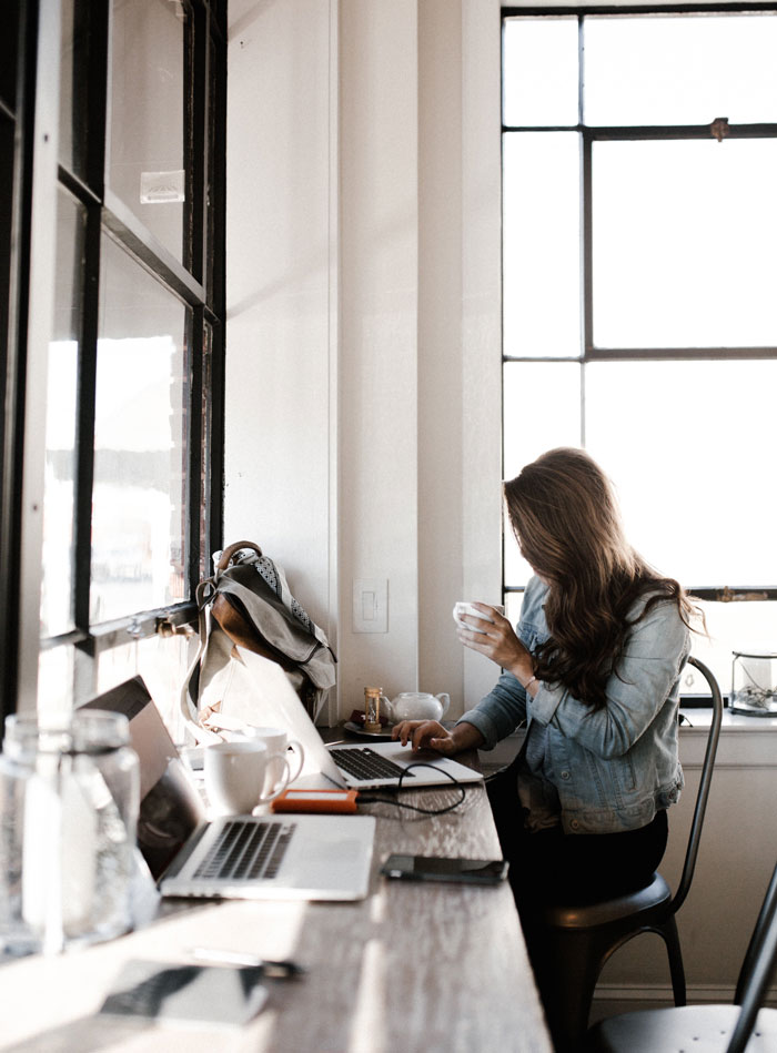 vrouw achter laptop expert wp